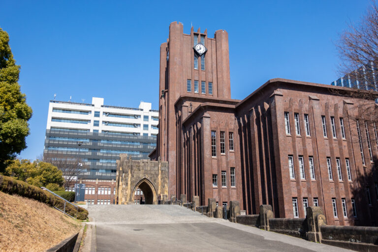 大学選びの決め手は?現役合格者が重視するポイントと受験勉強の開始時期が明らかに