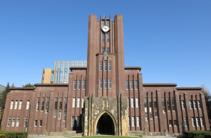 大学選びの決め手は?現役合格者が重視するポイントと受験勉強の開始時期が明らかに