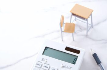 【高校受験生の保護者】じゅけラボ予備校の費用は「安い」が51.4%で過半数超え！「妥当」も含めると約8割が肯定的な評価。なぜ5教科月額14,080円は“安い”と評価されるのか？