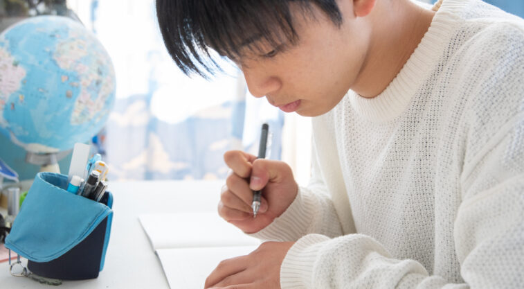 衝撃の事実！2025年度高校受験、塾なしの最大の理由は「お金」ではなく「本人の意思」だった。現代の中学生の主体的な選択とは。塾に通わない受験生の保護者234名の本音を徹底調査。