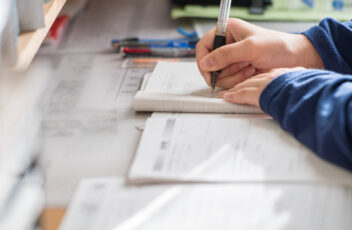 【調査報告】大学受験で塾を利用しない理由、最多は「費用」も約4割が「本人の意思」。Z世代の"主体性"が浮き彫りに。