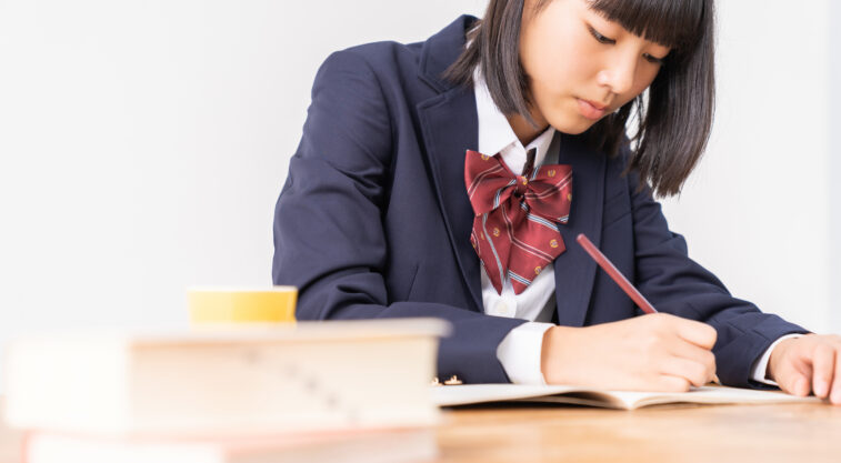 【調査結果】塾なし受験生の約9割が「学校＋市販教材」で大学へ！保護者574名が明かす塾いらずの勉強法とは