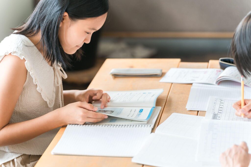 公募推薦対策の勉強をしている学生