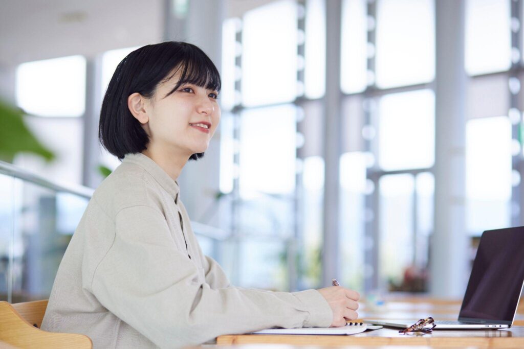 受験勉強に取り組んでいる浪人生